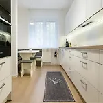 Spacious 2br Retreat For Families & Friends Near Center Apartmán *