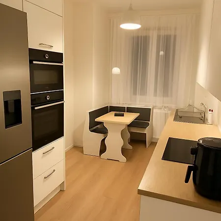 Spacious 2br Retreat For Families & Friends Near Center