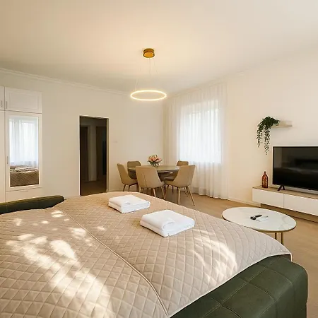 Spacious 2br Retreat For Families & Friends Near Center * ברטיסלאבה