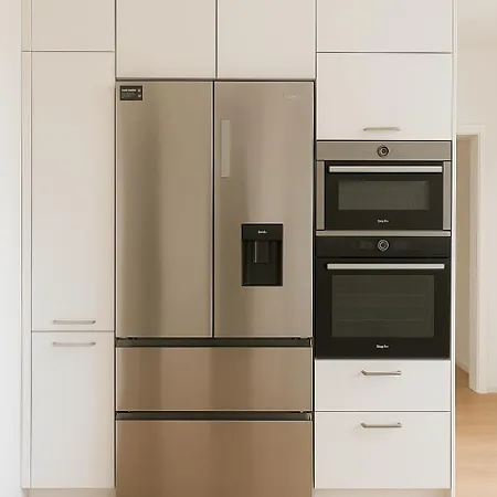 Spacious 2br Retreat For Families & Friends Near Center דירה