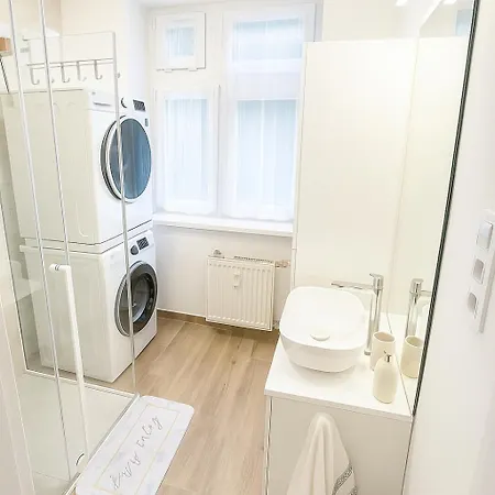 Spacious 2br Retreat For Families & Friends Near Center ברטיסלאבה