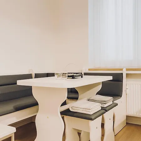 Spacious 2br Retreat For Families & Friends Near Center Apartmán *