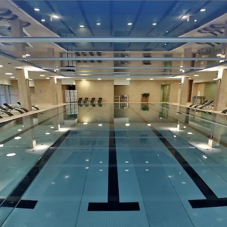 Spacious 2br Retreat For Families & Friends Near Center Appartement