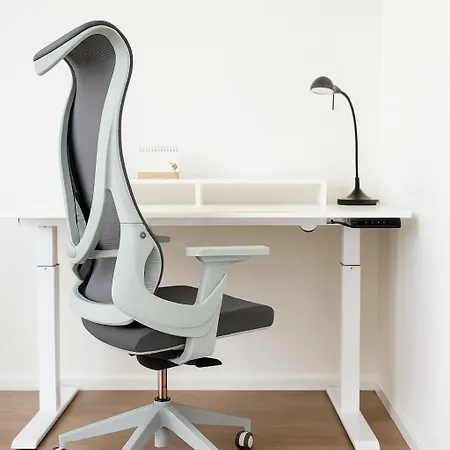 Spacious 2br Retreat For Families & Friends Near Center Братислава